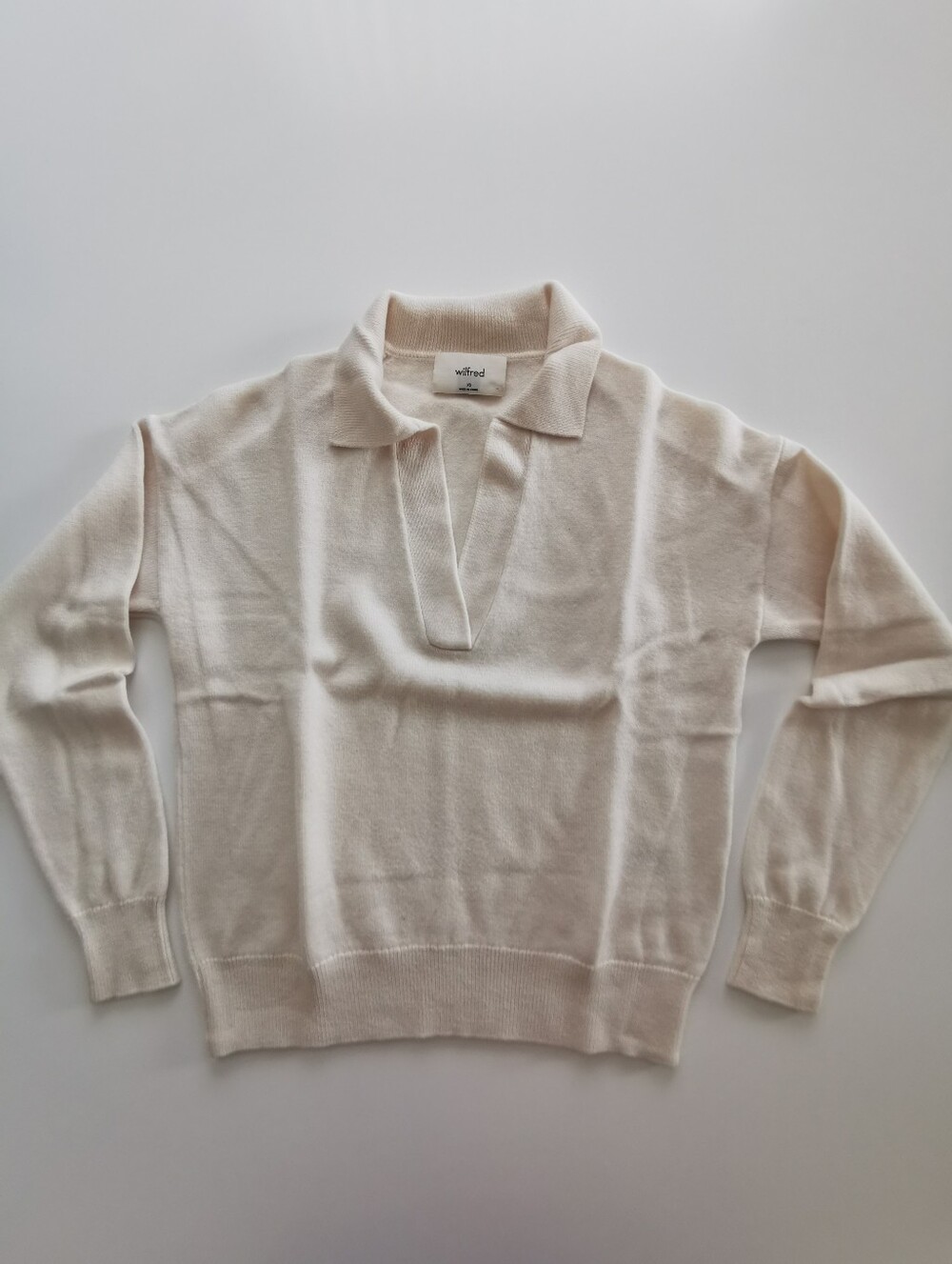 100% Merino Wool Aritzia Clara Sweater Cream V-Neck With Collar Long Sleeve